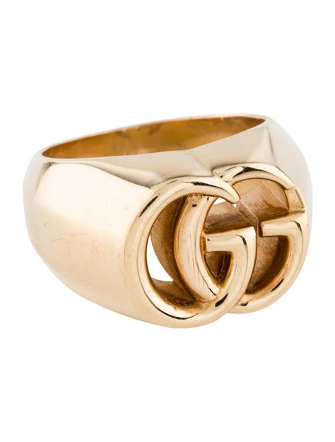 gucci ring.